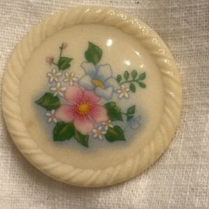 Vintage 1984 Avon Spring Bouquet Porcelain Brooch Floral Flower Pin Round Cream